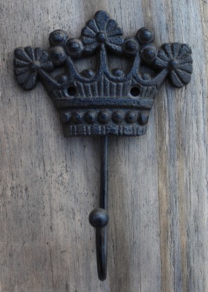 KH1740b gietijzeren kapstokhaak kroon donkerbruin