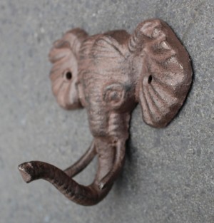 6Y3043 kapstokhaak olifant van gietijzer donkerbruin