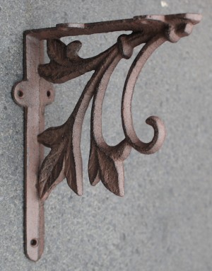 6Y3023 gietijzeren plankdrager blaadjes/lelies 19,5cm donkerbruin