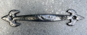 HG195 gietijzeren handgreep 17cm Franse lelie zwart 