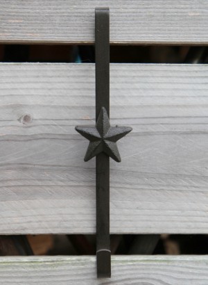 DHG140 Metalen deurkranshanger met gietijzeren ster bruin