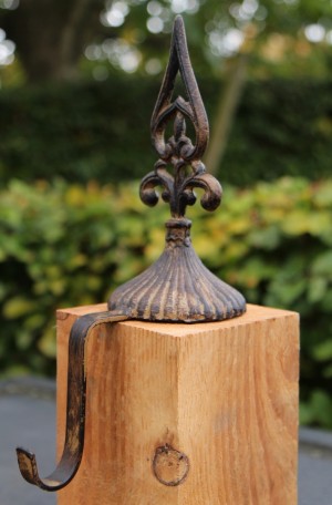 XM449C gietijzeren stockinghanger Franse lelie brons-bruin