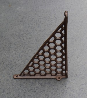 PD143 gietijzeren plankdrager 24,5 of 19cm donkerbruin honingraat