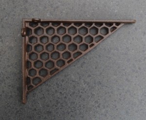 PD143 gietijzeren plankdrager 24,5 of 19cm donkerbruin honingraat