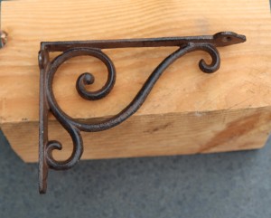 PD137a Gietijzeren plankdrager 16,9cm donkerbruin