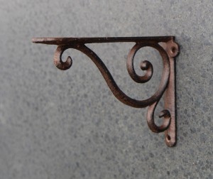 PD137a Gietijzeren plankdrager 16,9cm donkerbruin