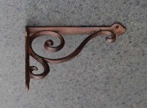 PD137a Gietijzeren plankdrager 16,9cm donkerbruin