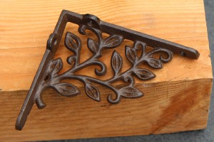 PD128 gietijzeren plankdrager 14,5 of 13cm blaadjes donkerbruin
