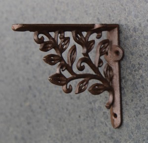 PD128 gietijzeren plankdrager 14,5 of 13cm blaadjes donkerbruin