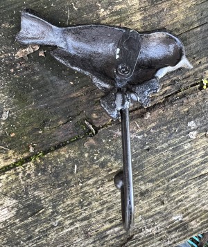 KH722 enkele gietijzeren kapstokhaak vogel donkerbruin