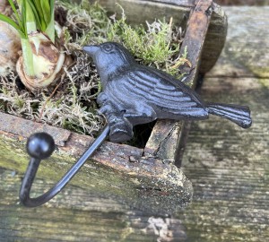 KH722 enkele gietijzeren kapstokhaak vogel donkerbruin