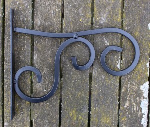 BPH74 metalen wandhaak voor hanging basket zwart