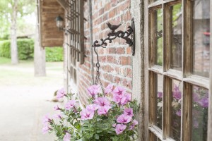 BR21 gietijzeren hanging basket haak met vogeltje donkerbruin